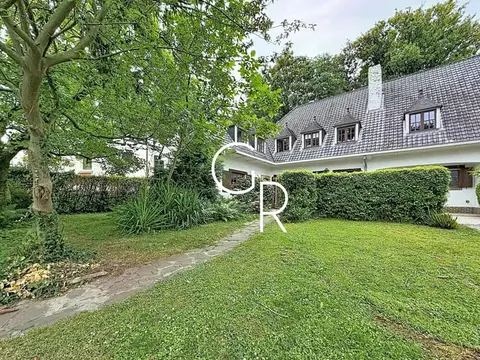 Charmant huis met drie gevels en een grote tuin