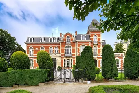 MAGNIFICENT HIGH-END PROPERTY