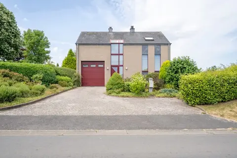 Nature, Space & Large Garage in Opont