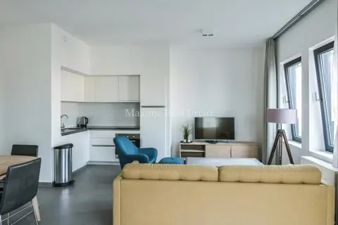 2 bedroom app // furnished