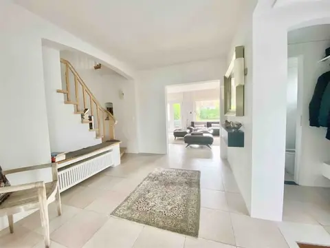 Very beautiful bright semi detached villa with garden