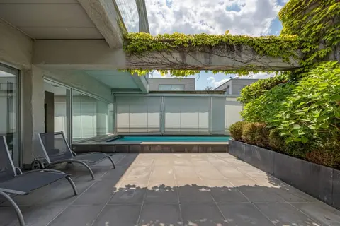 LUXUEUZE LOFT (341m²) MET TUIN (200m²), ZWEMBAD EN SAUNA ...