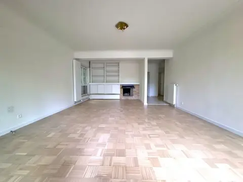 Stunning 3-bedroom apartment with terrace and garden