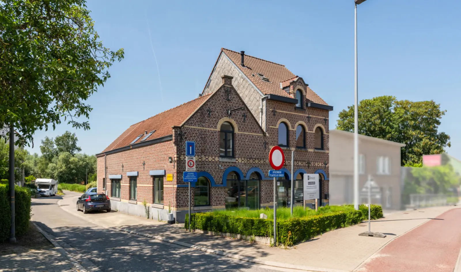 Ruim kantoorpand met potentieel in Grimbergen