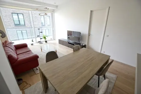 Cavell Court: High-standard furn. apart, terrace, quiet area