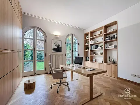 House / villa 3 rooms (262m²) / Residential area