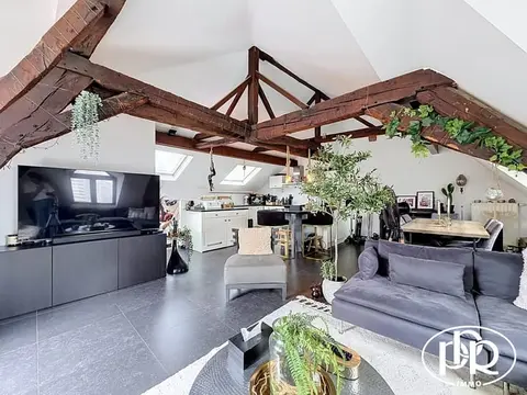 Charm and modernity, patio, and easy parking
