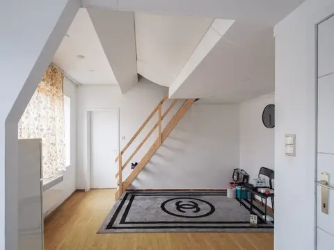 Trading house with versatile opportunities in Ghent.