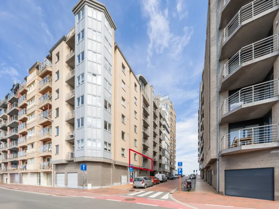 Appartement met zijdelings zeezicht te koop in Blankenberge