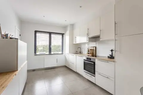Modern family home with beautiful open view near center