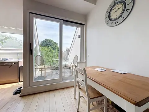 SABLON - Flat with Terrace and View of Egmont Park