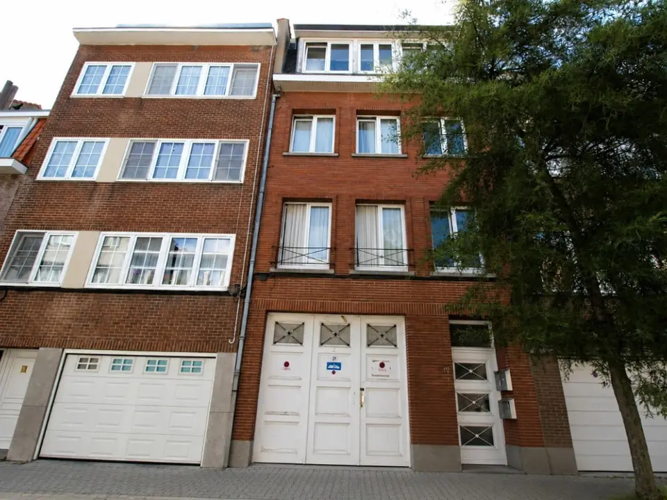 ENTREPÔT À LOUER – ± 120 m²