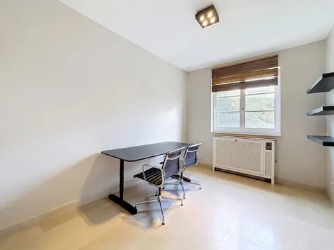 Spacious, bright villa located in the St John's neighborhood