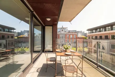 ARCHITECT-DESIGNED 184 SQM APARTMENT WITH POOL