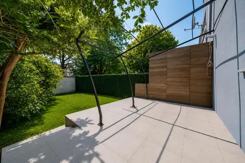 2-bedroom apartment with garden and terrace