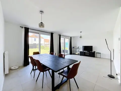 Modern 3-bedroom home with a garden, and parking space!
