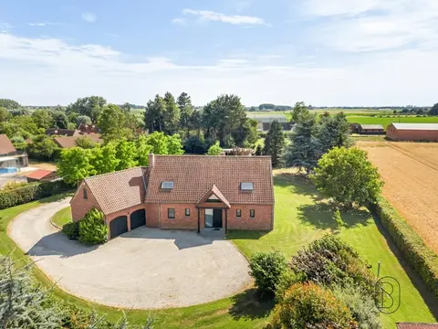 Exceptional 6-bedroom villa on 35 ares in Templeuve