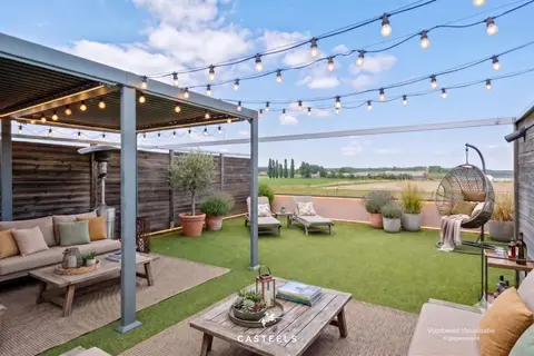 Move-in ready split-level house with double garage, rooftop