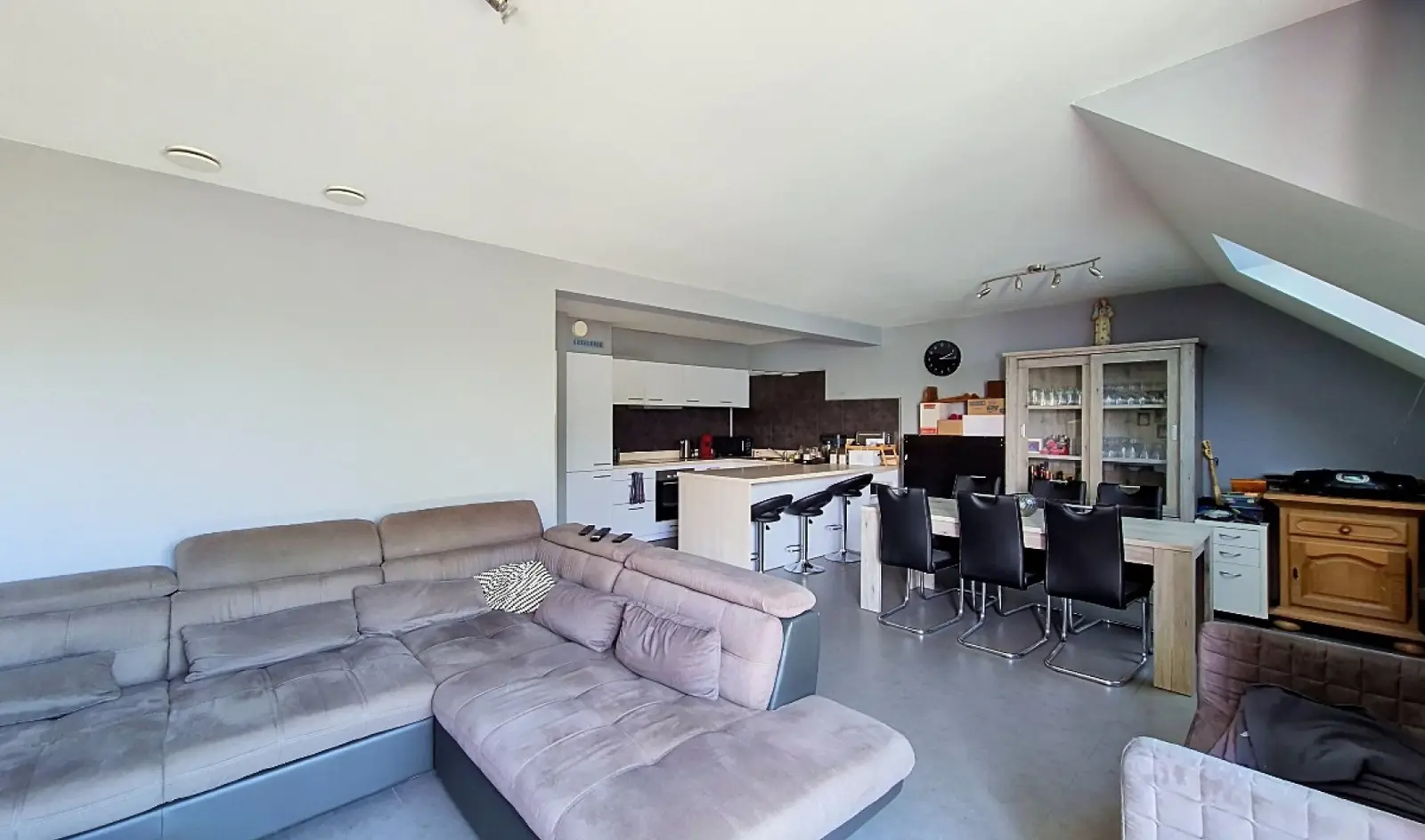 Beau duplex 3 chambres avec terrasse - 2 pkgs - SEILLES