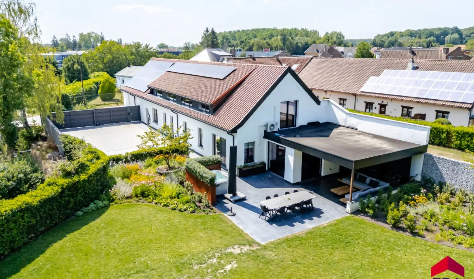 Exclusieve villa met professionele mogelijkheden in Ternat