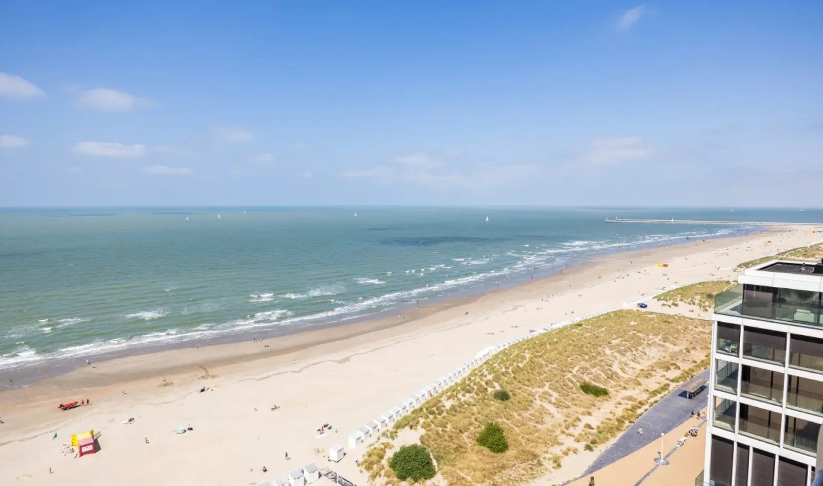 Te koop: ruim appartement met 3 slaapkamers op de Zeedijk