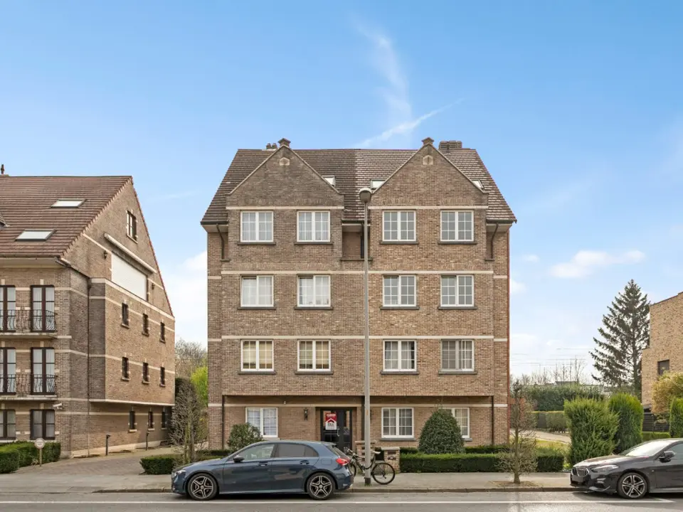 Duplex met één slaapkamer en private kelder.
