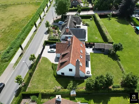 Charming villa with a sunny garden, within cycling distance