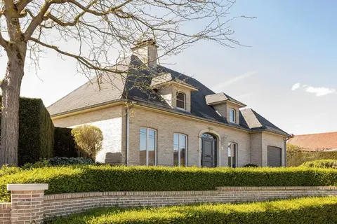 Detached move-in ready villa, 4 bedrooms, garden and garage