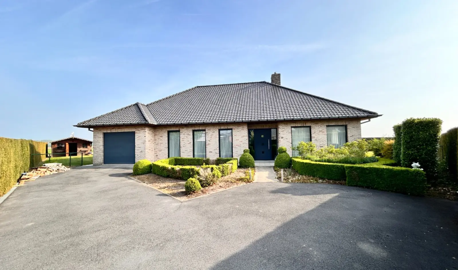 villa met 3 kamers, dubbele garage en mooi verzicht