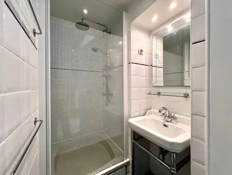 FLAGEY : 1-BR apartment  - UNFURNISHED