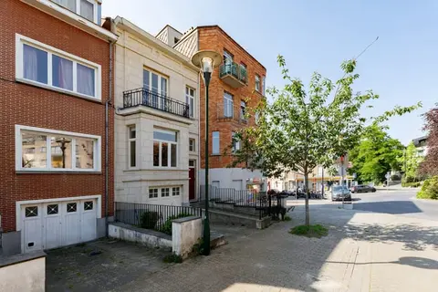 House (3 bed/2 bath) with terraces and double garage
