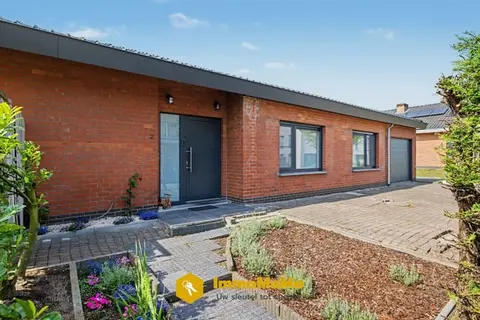 GEZINSWONING MET 3 SLAAPKAMERS EN DRESSING IN WACHTEBEKE ...