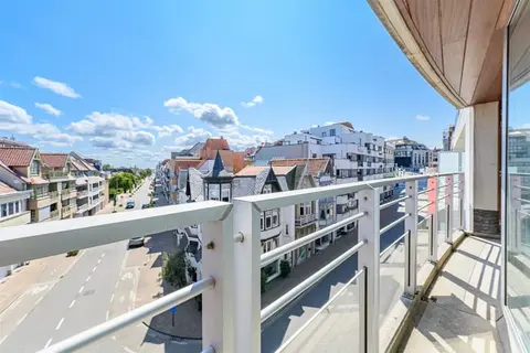 Spacious three-bedroom apartment near Lippenslaan