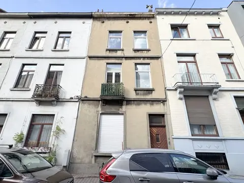 SINGLE-FAMILY HOUSE CONVERTED INTO 5 APARTMENTS