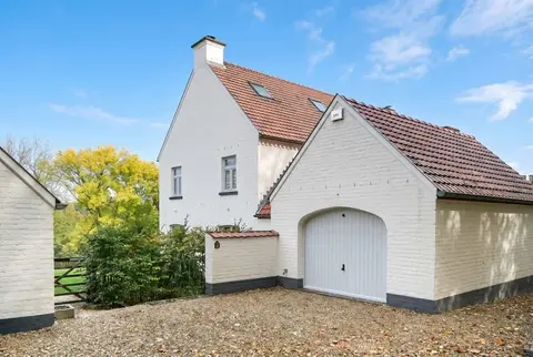 The hamlet of Genleau – A house in a picturesque setting