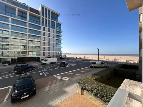 Ruim vakantie-appartement met zijdelings zeezicht aan het...