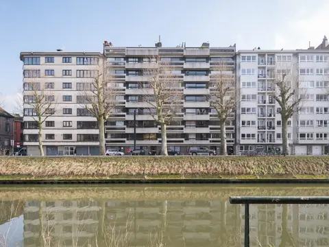 Coupure Rechts. Kwalitatief gerenoveerd 2 slpk-appartment...