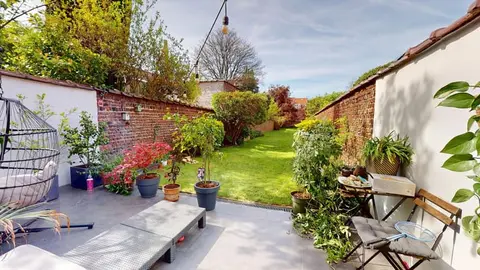 DAILLY : BEL APPARTEMENT 2 CHAMBRES + BUREAU ET JARDIN PRIVE