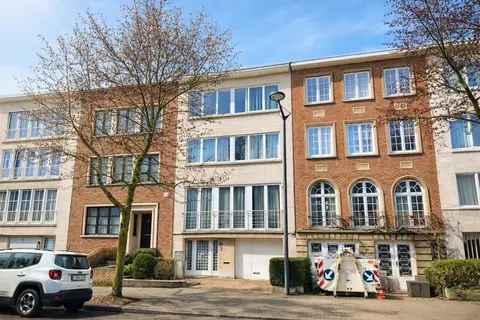 Pétillon - Superb 5-bedroom house + 2 offices + garage