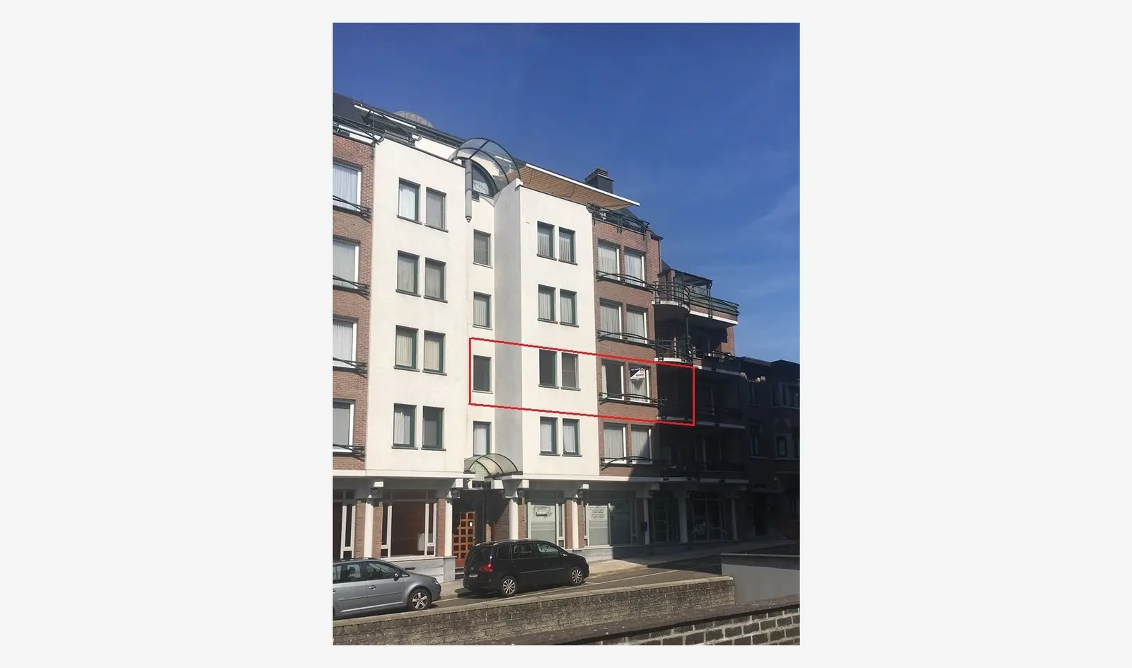Instapklaar 2 -slpk appartement in hartje Genk centrum