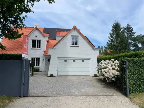 Faubourg Est – Villa with swimming pool – Solar panels