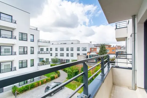 BRIGHT - 1 bedroom apartment with terrace (NATO area)
