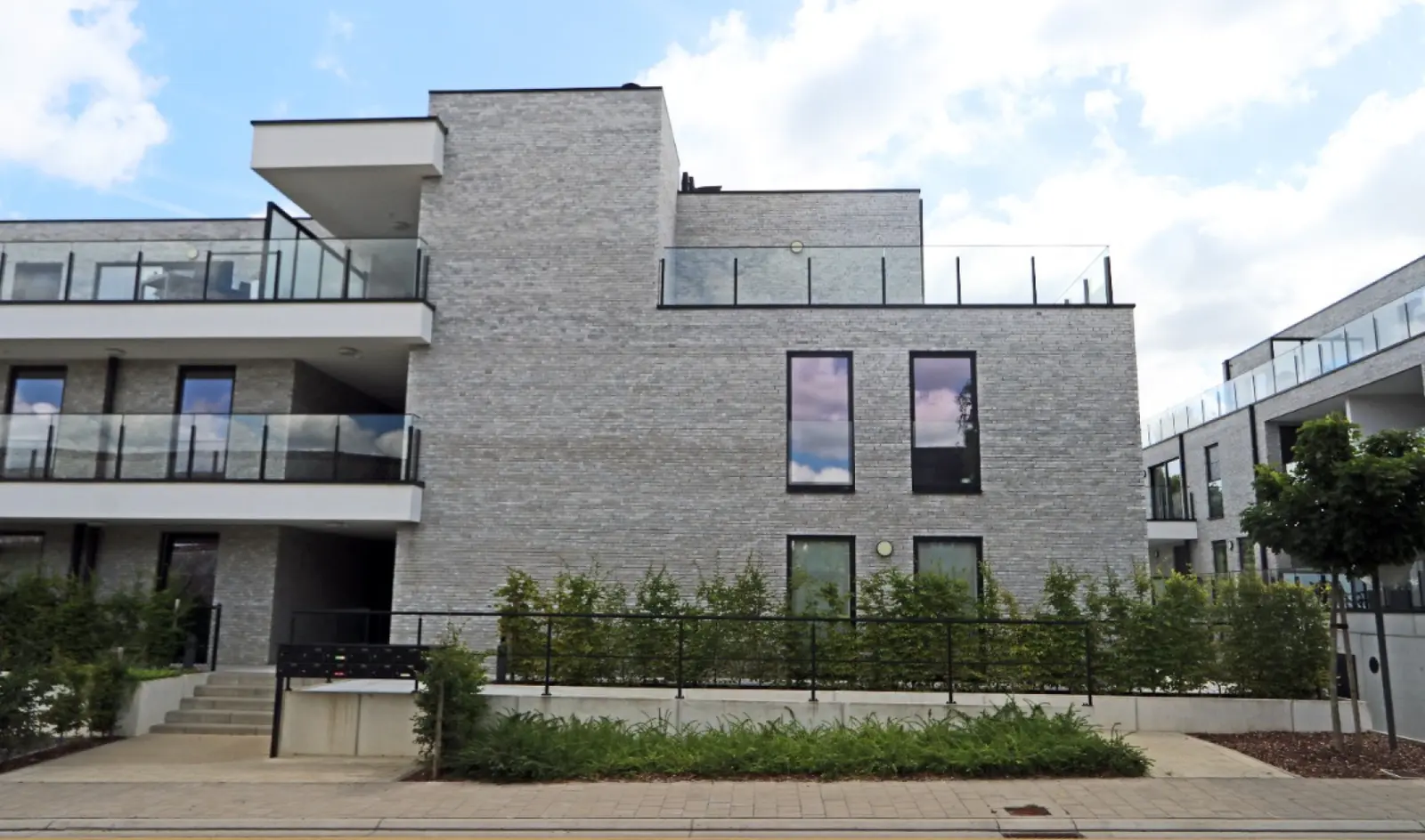 Dakappartement met 2 slaapkamers en zeer ruim terras.
