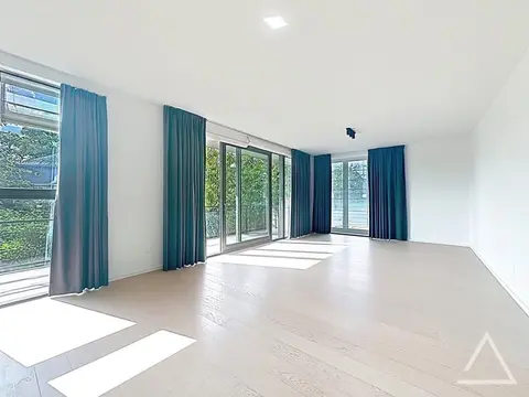Beautiful 2-bedroom apartment with terrace and parking