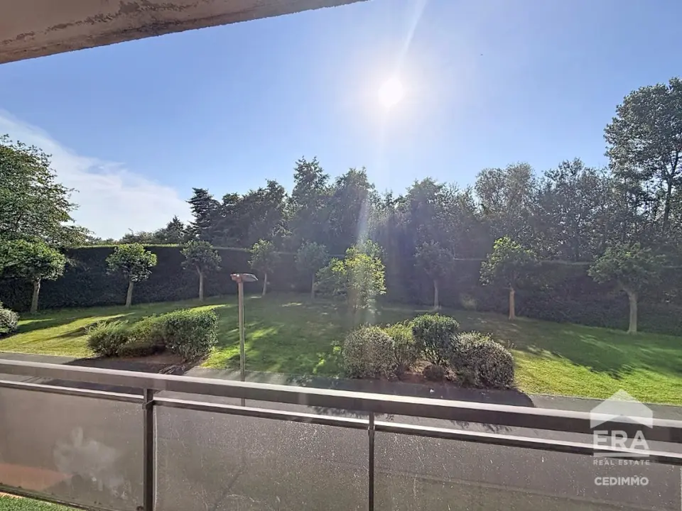 APPARTEMENT MET TWEE SLAAPKAMERS, GARAGE EN BUITENPARKEERPLA