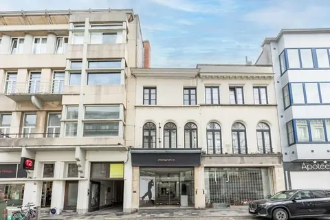 Commercial property with duplex in prime location
