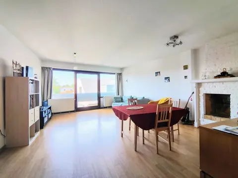 à proximité de la Place Dumon