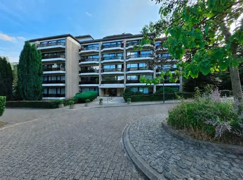 Marcel Thiry – Renovated 2-bedroom apartment with terraces