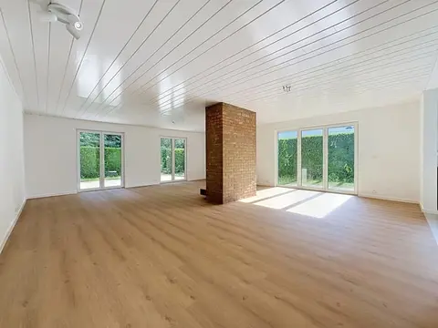 Stunning renovated villa with fireplace – Espinette