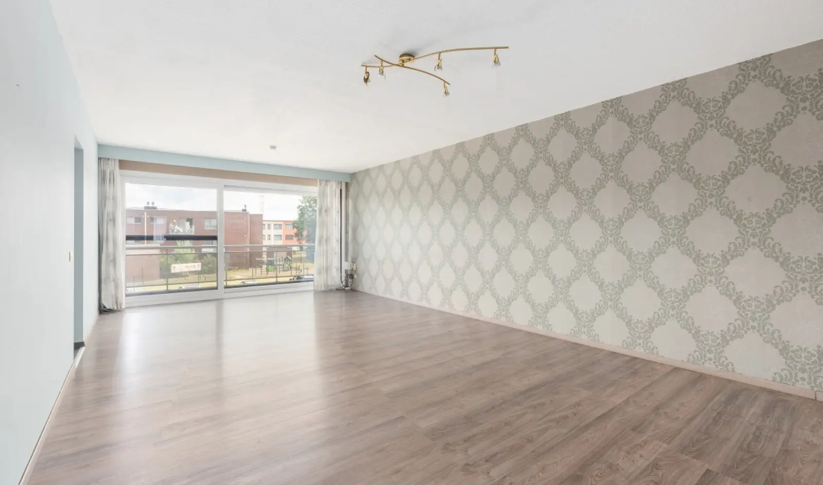 Ruim appartement incl. autostaanplaats in rustige wijk!